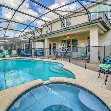 Private Screened Pool Home, Amenities Galore!
